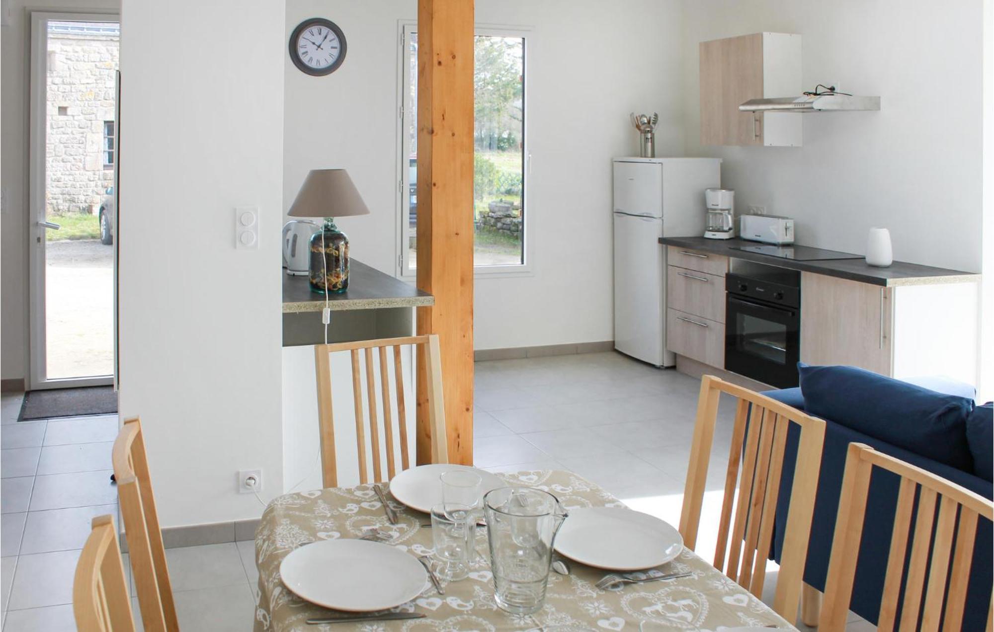 Beautiful Home In Erdeven With Kitchenette Exterior photo